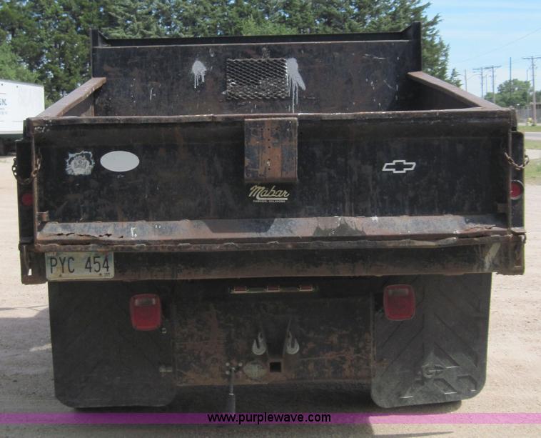 image for item 3002 1998 GMC Sierra C3500 HD truck with dump bed