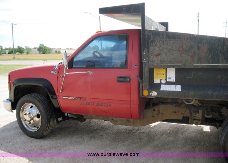 image for item 3002 1998 GMC Sierra C3500 HD truck with dump bed
