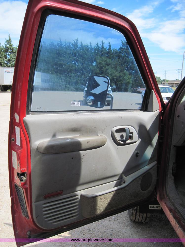 image for item 3002 1998 GMC Sierra C3500 HD truck with dump bed