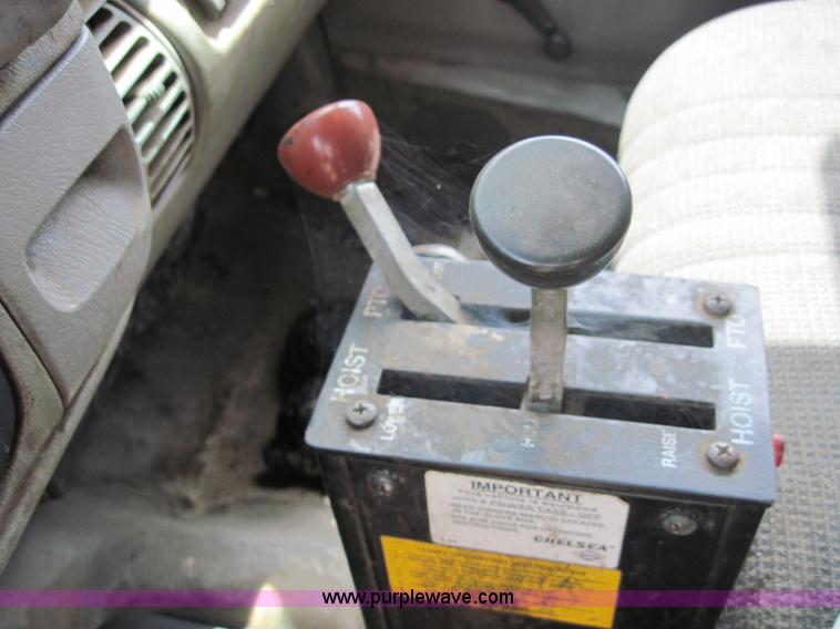 image for item 3002 1998 GMC Sierra C3500 HD truck with dump bed