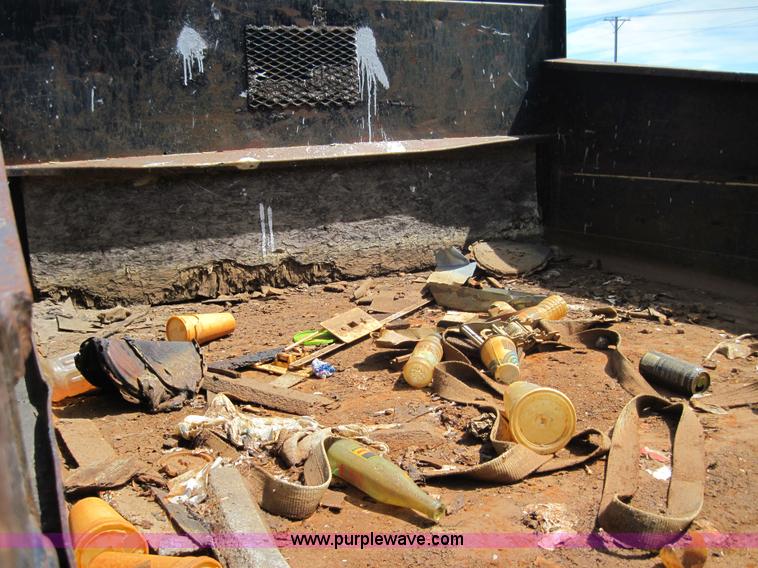 image for item 3002 1998 GMC Sierra C3500 HD truck with dump bed