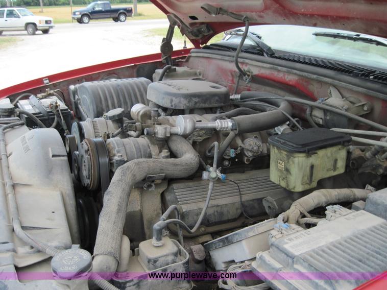 image for item 3002 1998 GMC Sierra C3500 HD truck with dump bed