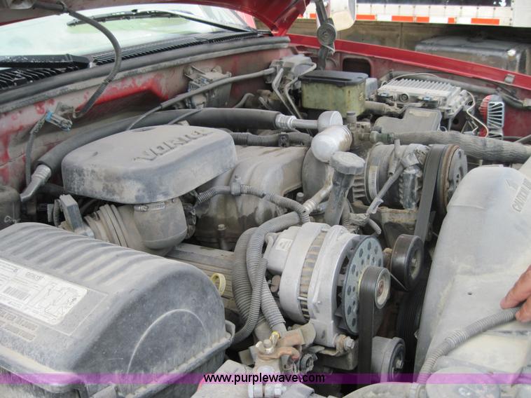 image for item 3002 1998 GMC Sierra C3500 HD truck with dump bed