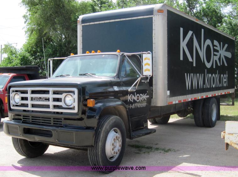 image for item 3003 1986 GMC Topkick C7D042 24' box truck