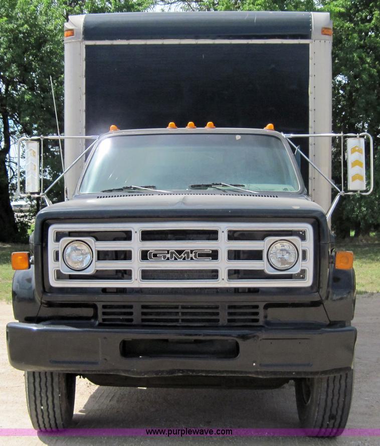 image for item 3003 1986 GMC Topkick C7D042 24' box truck