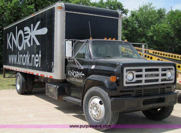 image for item 3003 1986 GMC Topkick C7D042 24' box truck