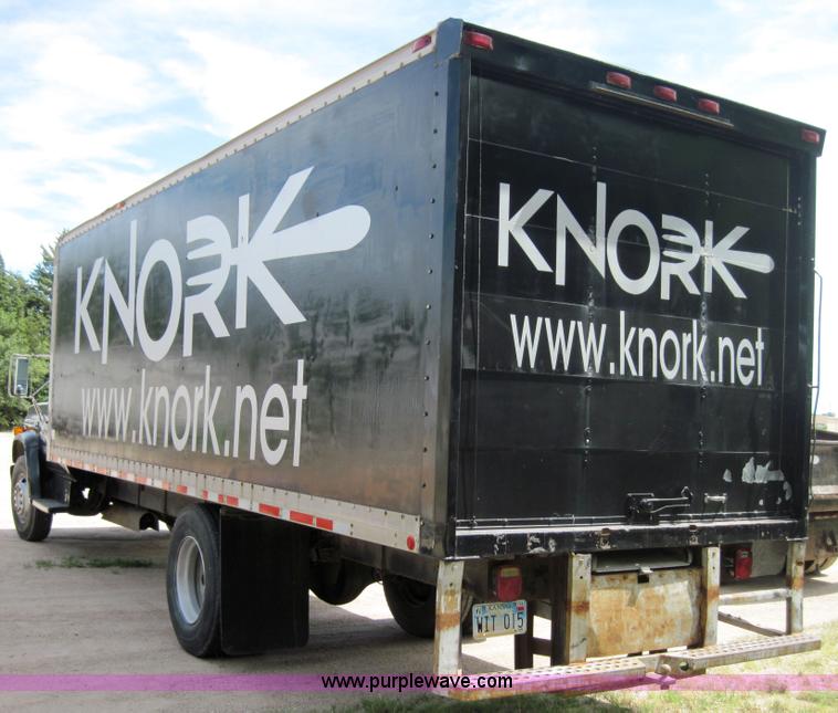 image for item 3003 1986 GMC Topkick C7D042 24' box truck