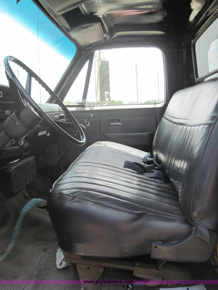 image for item 3003 1986 GMC Topkick C7D042 24' box truck