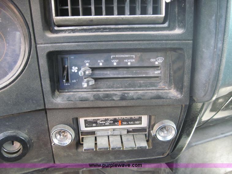 image for item 3003 1986 GMC Topkick C7D042 24' box truck