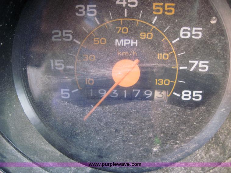 image for item 3003 1986 GMC Topkick C7D042 24' box truck