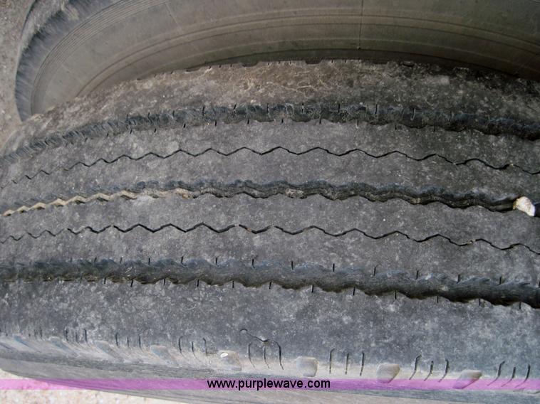 image for item 3003 1986 GMC Topkick C7D042 24' box truck