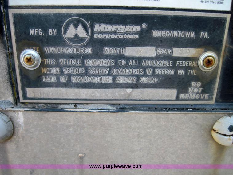 image for item 3003 1986 GMC Topkick C7D042 24' box truck