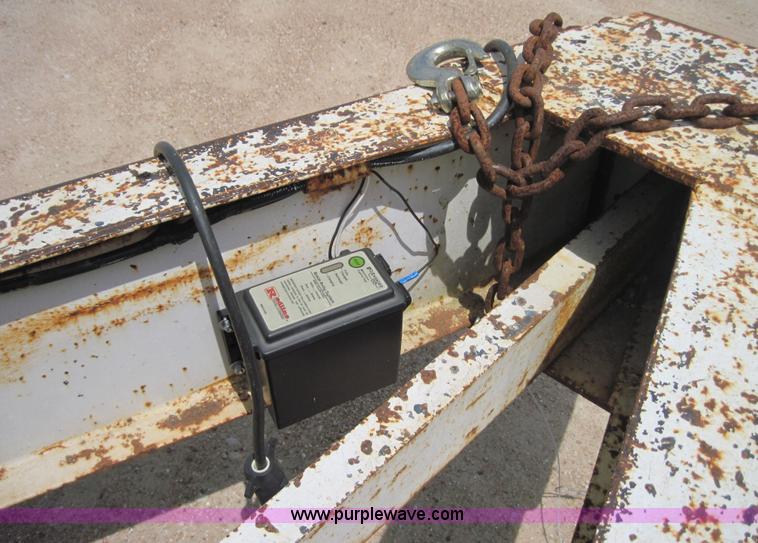 image for item 3004 1993 utility trailer