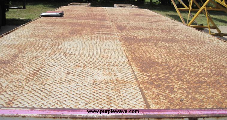 image for item 3004 1993 utility trailer