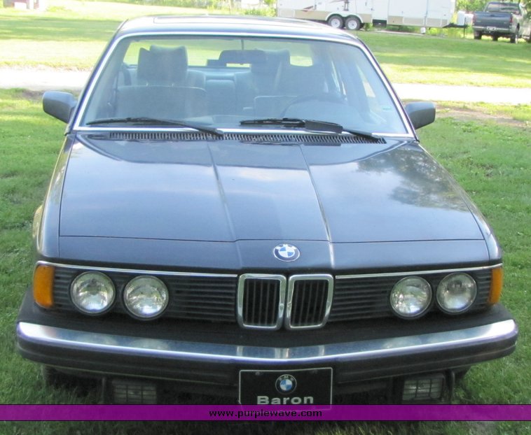 image for item 3313 1987 BMW L7