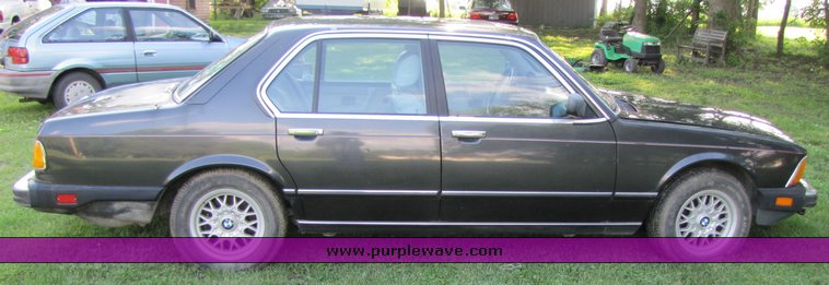image for item 3313 1987 BMW L7