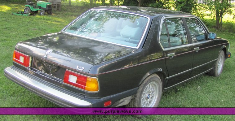 image for item 3313 1987 BMW L7