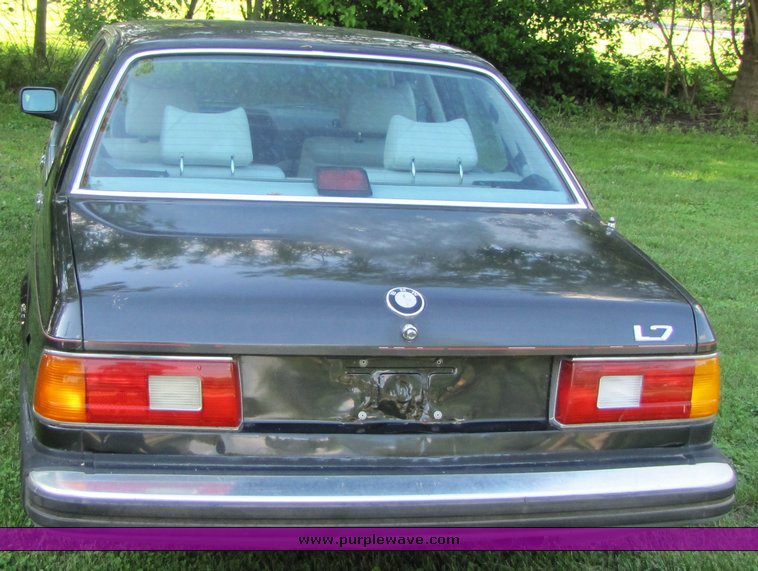 image for item 3313 1987 BMW L7