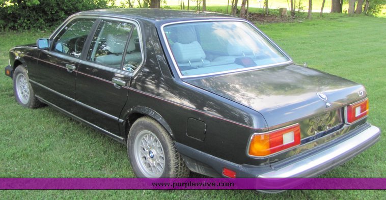 image for item 3313 1987 BMW L7