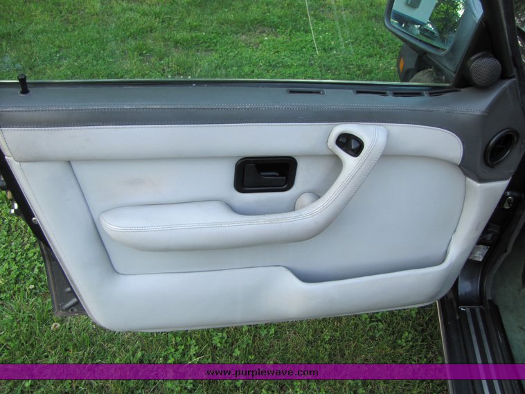 image for item 3313 1987 BMW L7