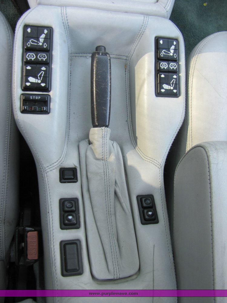 image for item 3313 1987 BMW L7