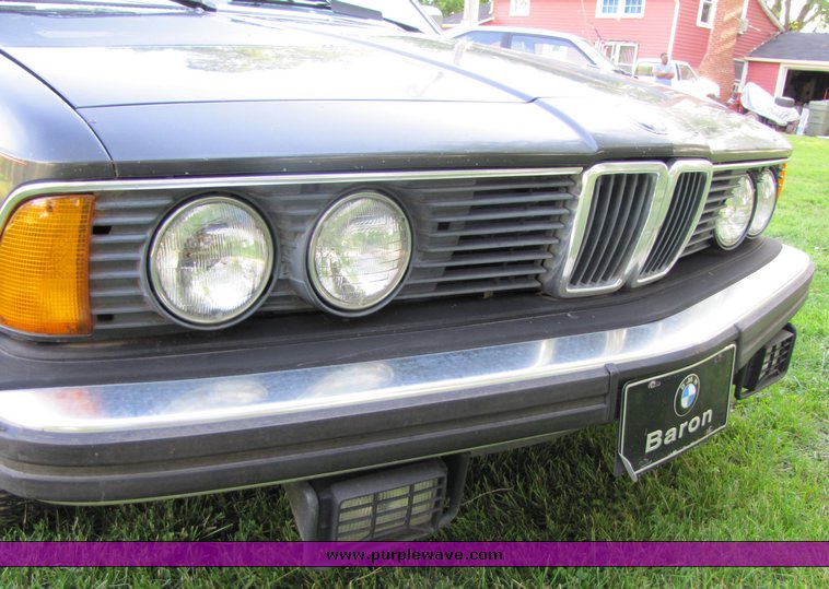 image for item 3313 1987 BMW L7