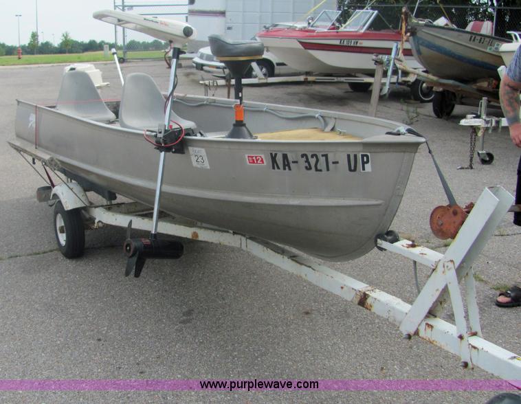 image for item 4636 Aluma-Craft 14' V-bottom boat and trailer