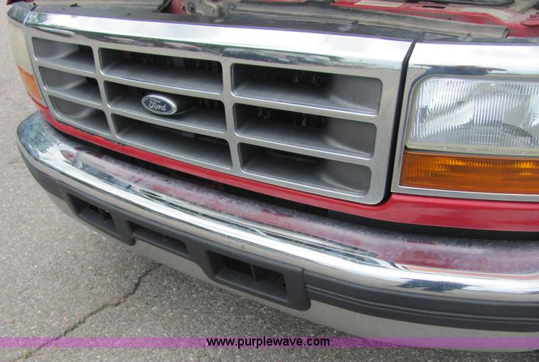 image for item 4642 1996 Ford F150 XLT pickup truck