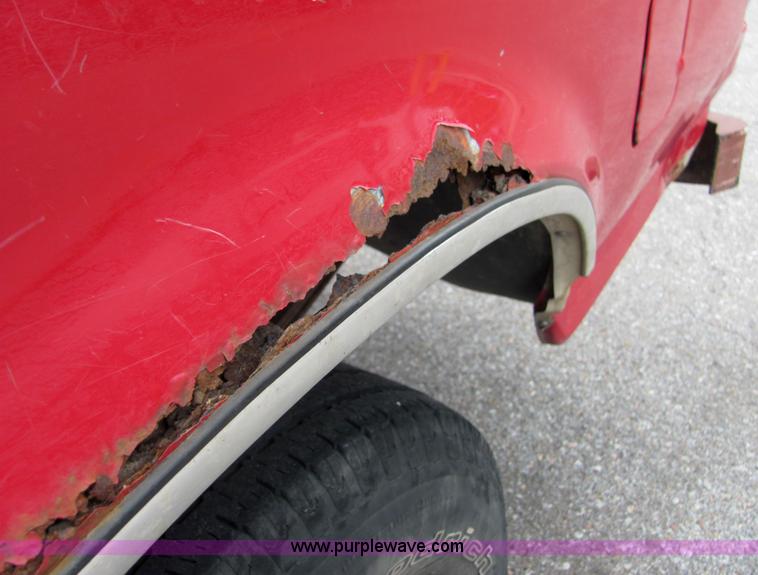 image for item 4642 1996 Ford F150 XLT pickup truck