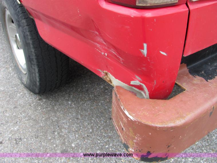 image for item 4642 1996 Ford F150 XLT pickup truck