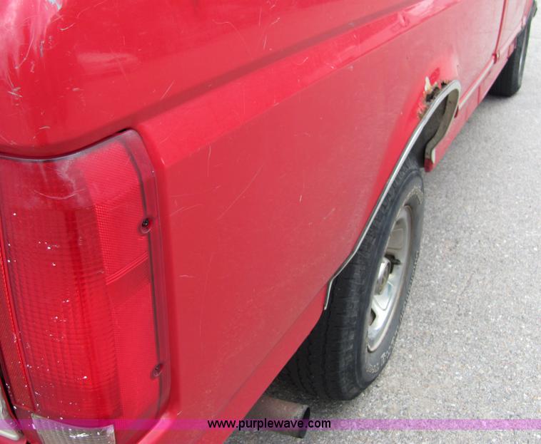 image for item 4642 1996 Ford F150 XLT pickup truck
