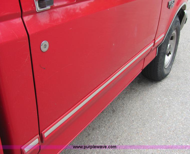 image for item 4642 1996 Ford F150 XLT pickup truck