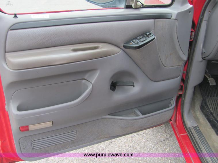 image for item 4642 1996 Ford F150 XLT pickup truck