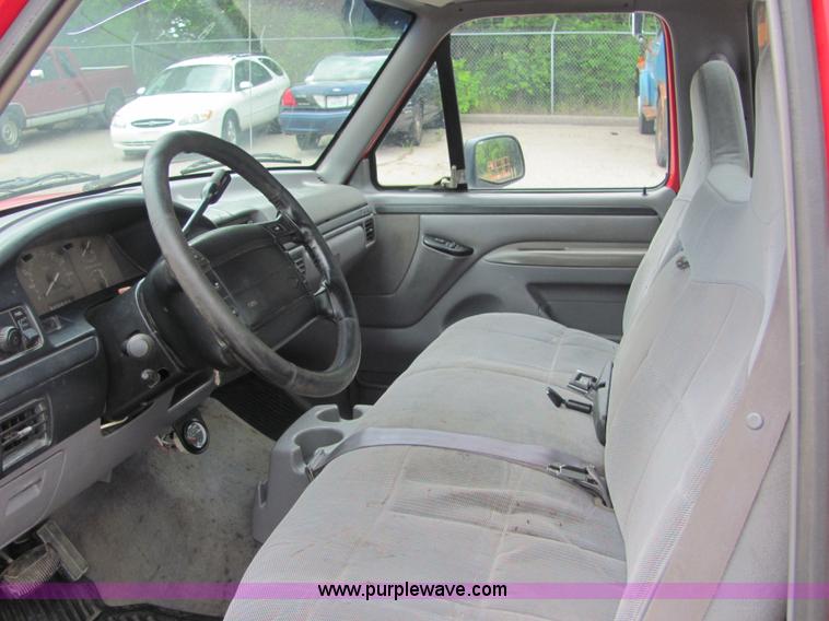 image for item 4642 1996 Ford F150 XLT pickup truck