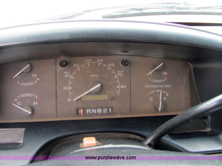 image for item 4642 1996 Ford F150 XLT pickup truck