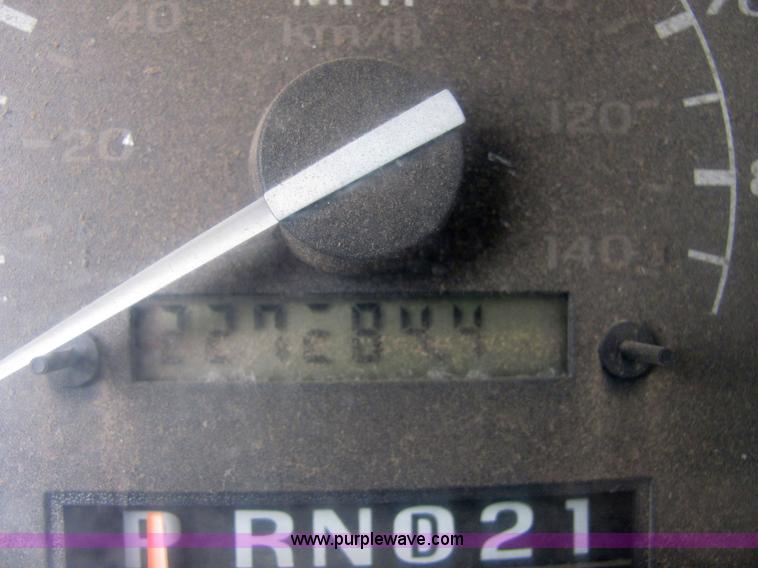 image for item 4642 1996 Ford F150 XLT pickup truck