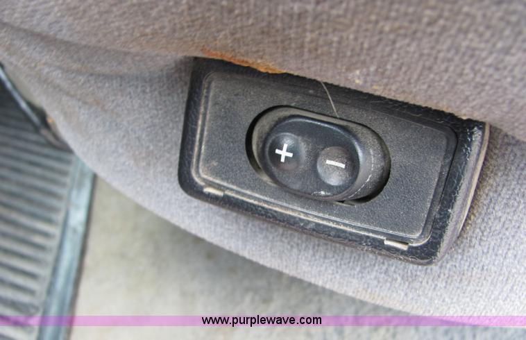 image for item 4642 1996 Ford F150 XLT pickup truck