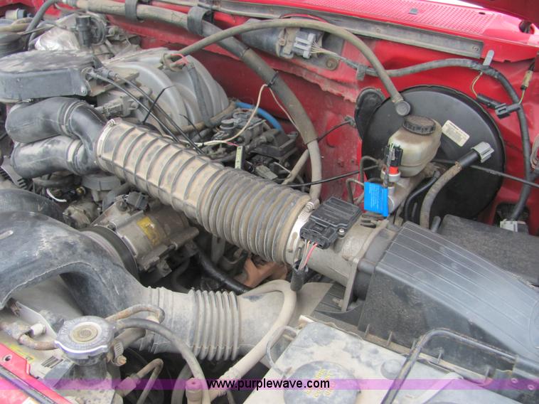 image for item 4642 1996 Ford F150 XLT pickup truck