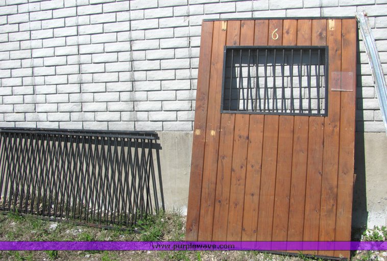 image for item 4669 (6) pallets of horse stalls