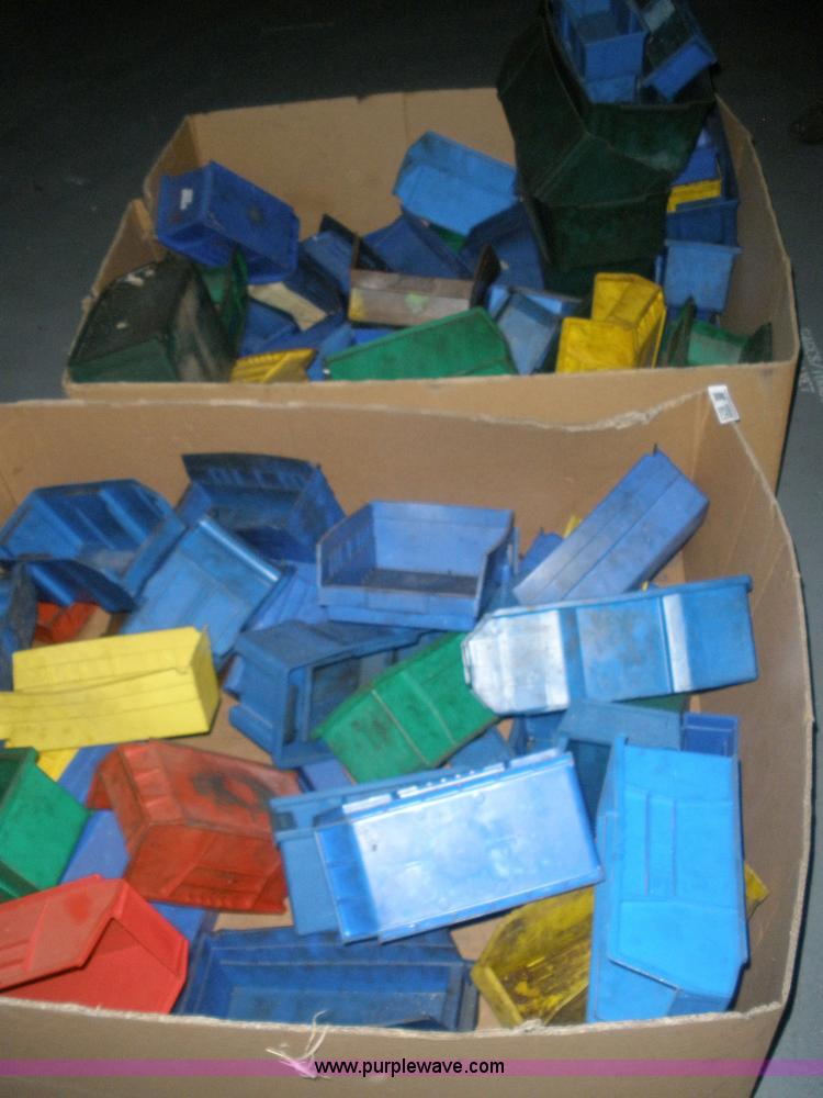 image for item 6247 Assorted containers