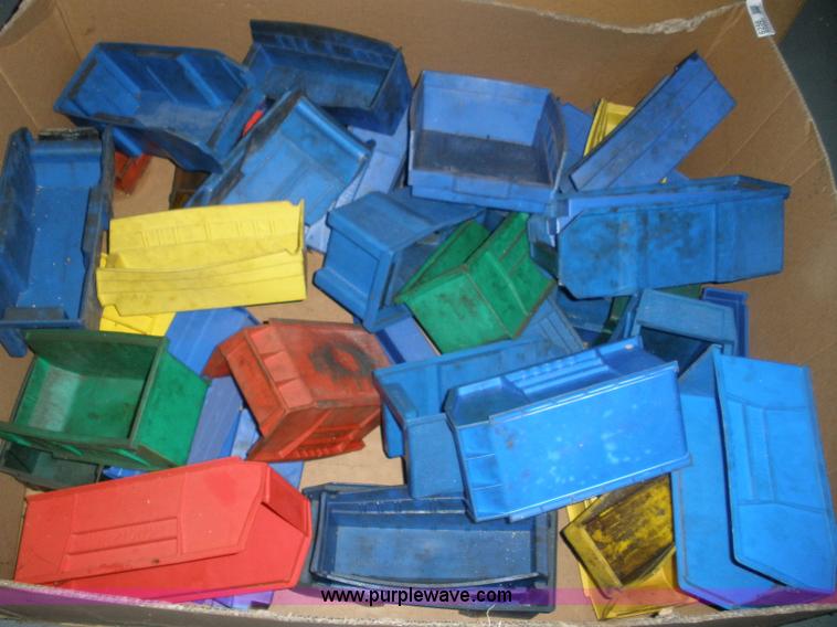 image for item 6247 Assorted containers