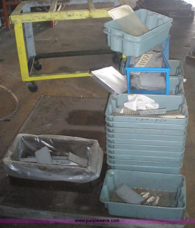 image for item 6247 Assorted containers