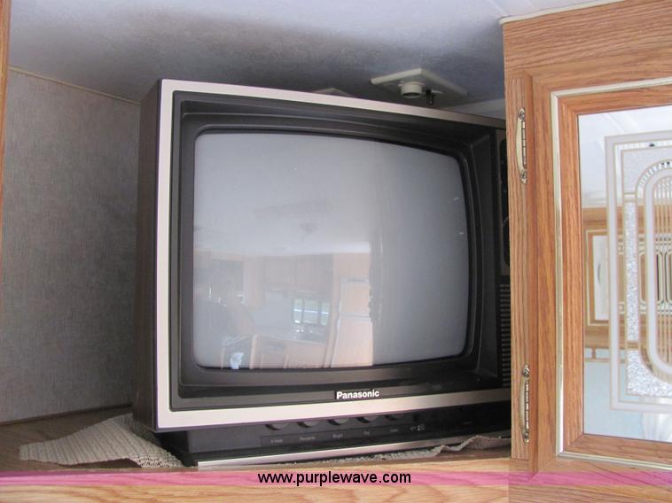 image for item 6510 1994 Nomad 21' fifth wheel travel trailer