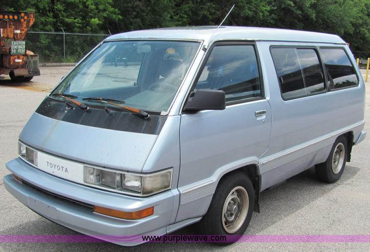 image for item 6511 1988 Toyota Van Wagon LE