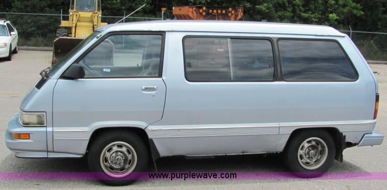 image for item 6511 1988 Toyota Van Wagon LE