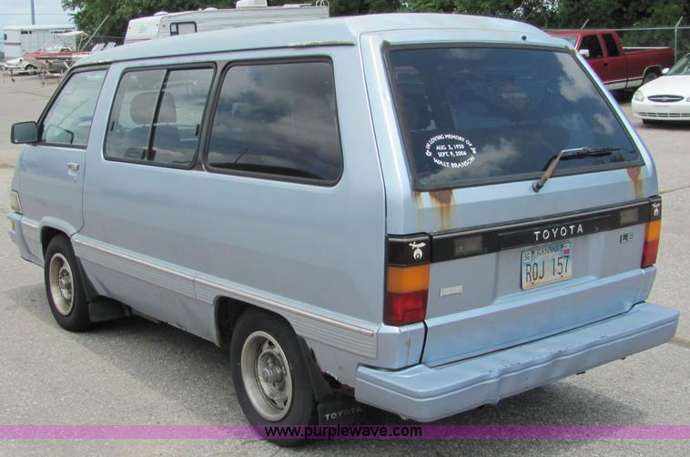 image for item 6511 1988 Toyota Van Wagon LE