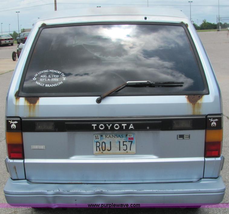 image for item 6511 1988 Toyota Van Wagon LE