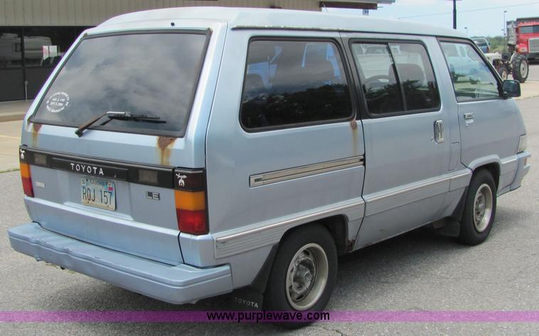 image for item 6511 1988 Toyota Van Wagon LE