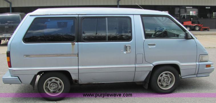 image for item 6511 1988 Toyota Van Wagon LE