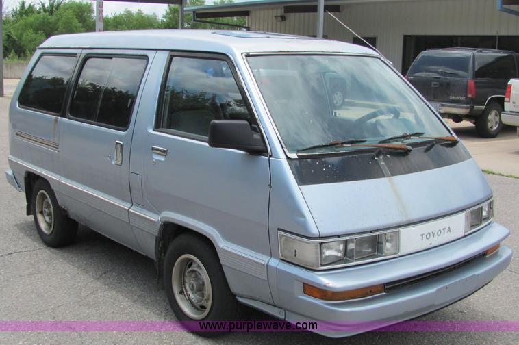 image for item 6511 1988 Toyota Van Wagon LE